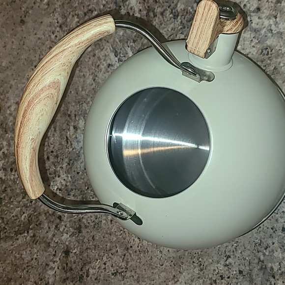 Elegant Cream Whistling Kettle with Wooden Handle - Picture 3 of 5